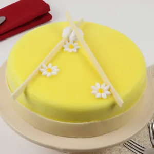 Round Pineapple Cream Cake